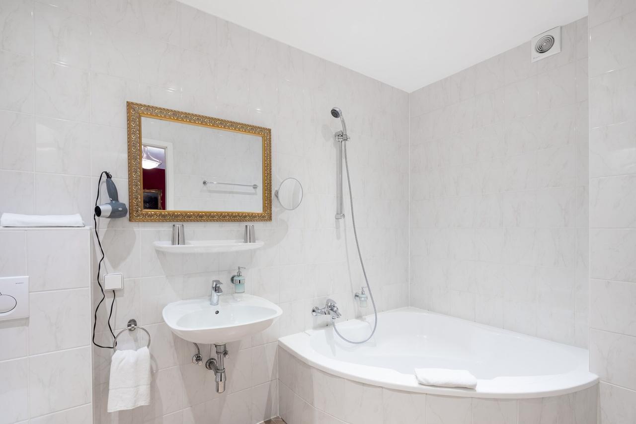 Hotel Nibelungenhof Tulln An Der Donau ภายนอก รูปภาพ